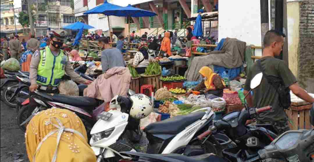 Kapolsek Medan Area, Lakukan Penertiban Pedagang Kaki Lima Pajak Sukaramai