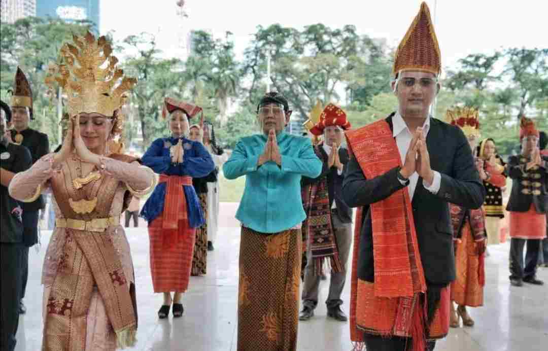 Apel Perdana 2021 Seluruh Staff Dinas Pariwisata Kota Medan Pakai Baju Adat Berbagai Suku 