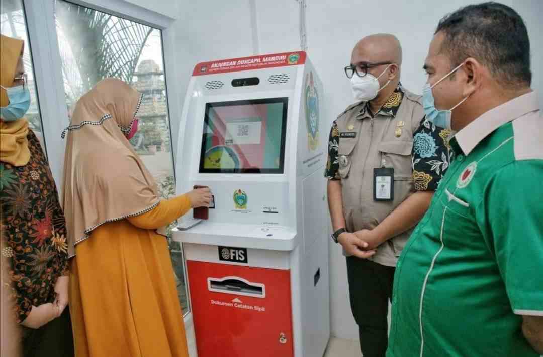 Tingkatkan Pelayanan Disdukcapil Kota Medan Resmikan Anjungan Dukcapil Mandiri