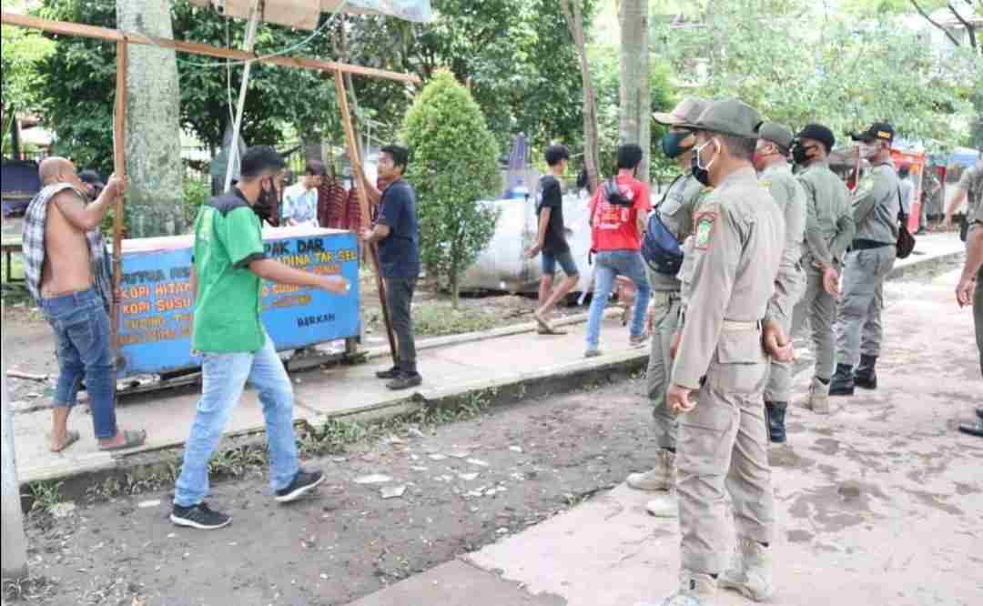 Satpol-PP Medan Tertibkan PK5 di Seputaran Lapangan Merdeka