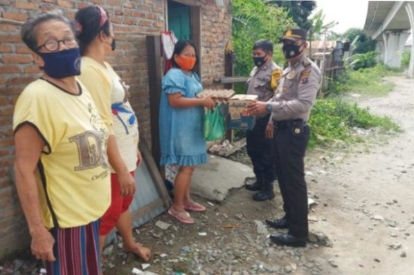 Polsek Medan Timur Berbagi, Bantu Ibu Rosdiana Lumban Gaol