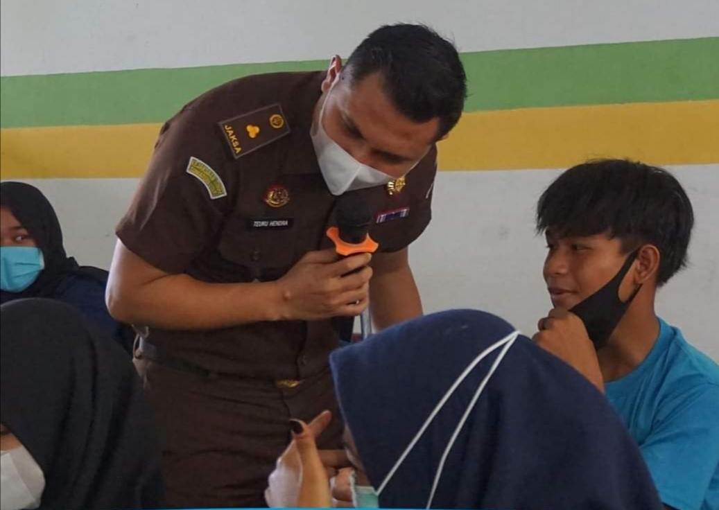 Program Jaksa Masuk Sekolah Kejari Belawan Kunjungi SMPN 44