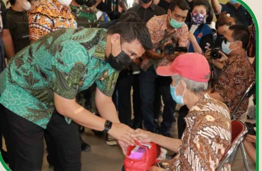 Vaksinasi Massal Cegah Penyebaran Covid-19, Walikota Medan Tinjau Pelaksanaan Vaksinasi