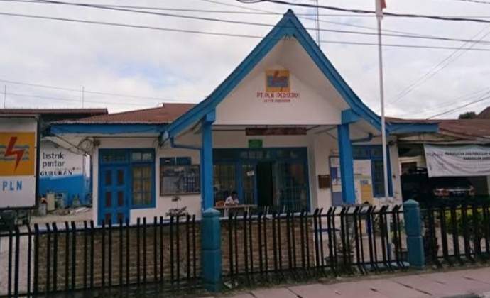 Angin Kencang Landa Samosir, Pohon Tumbang Akibatkan Listrik Padam