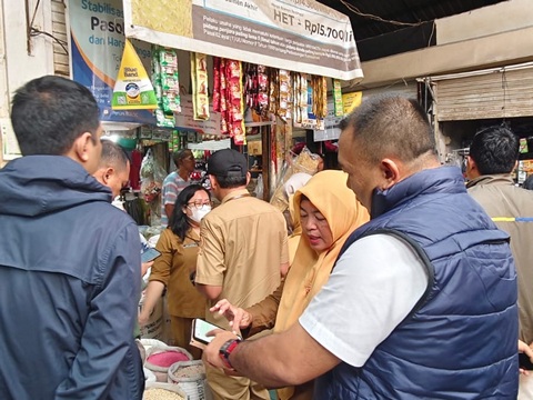 Sidak Harga Beras di Pasar Sei Sikambing, Dinas Koperasi Medan Pastikan Monitoring Setiap Hari