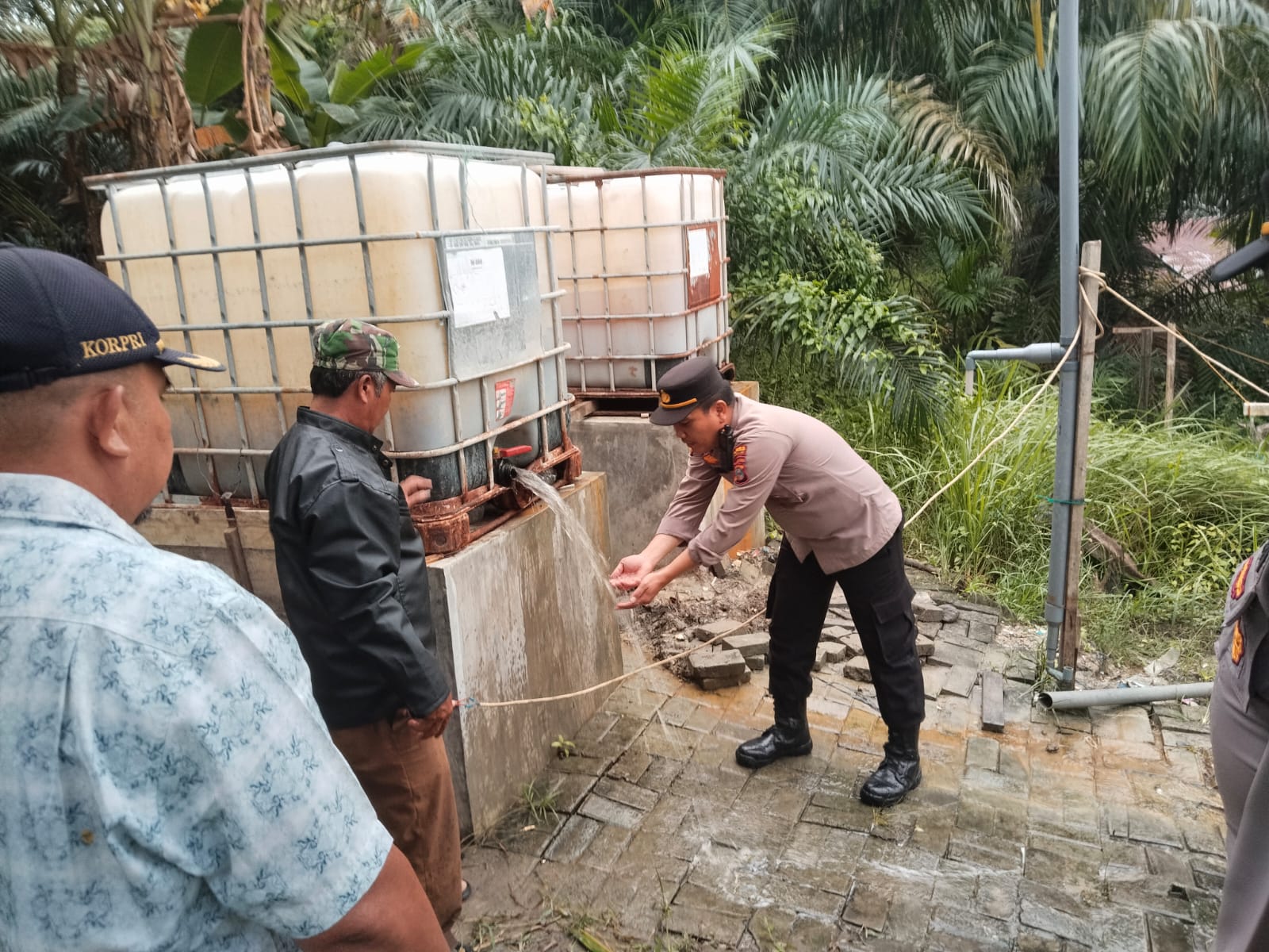 Polres Langkat Salurkan Bantuan Sumur Bor untuk Warga Bukit Jengkol Pangkalan Susu