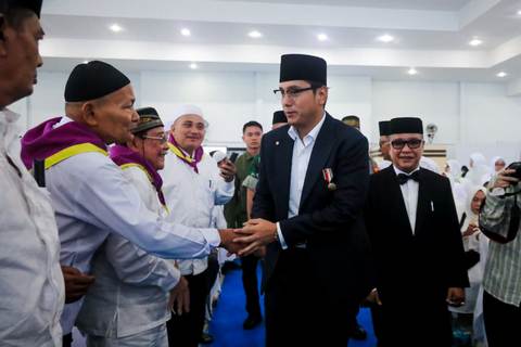 Rico Waas Tepung Tawari Pelepasan Calon Jemaah Haji Medan