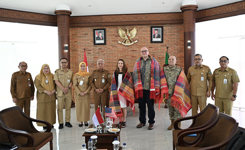 Wagubsu_Menerima_Audiensi_Konsul_Amerika_9_jpg.jpg