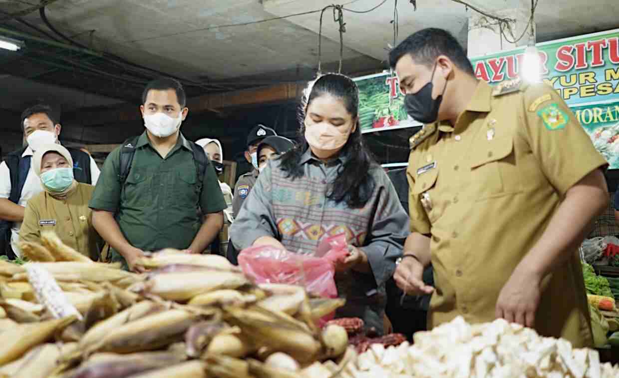 Wali Kota dan Ketua TP PKK Medan Pantau Harga Kebutuhan Pokok di Pasar Petisah