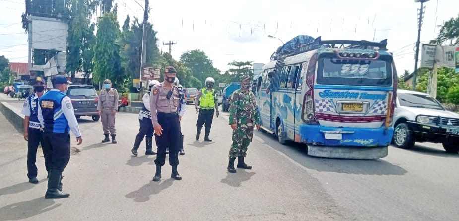 Antisipasi Penyebaran Covid-19, Petugas Kembali Melakukan Penyekatan Jalur Masuk ke Kota Medan