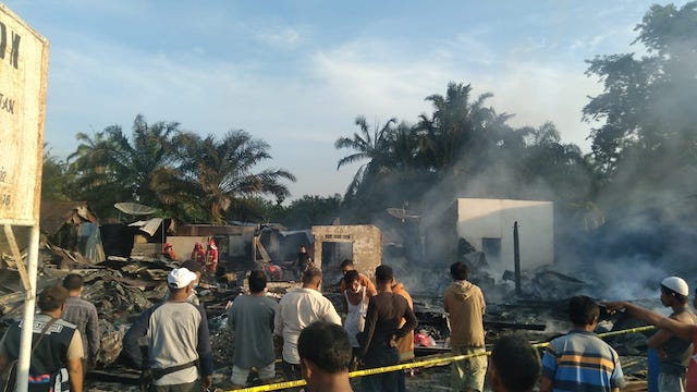 Kejadian Dini Hari, Si Jago Merah Habiskan 8 Unit Rumah Papan di Simalungun