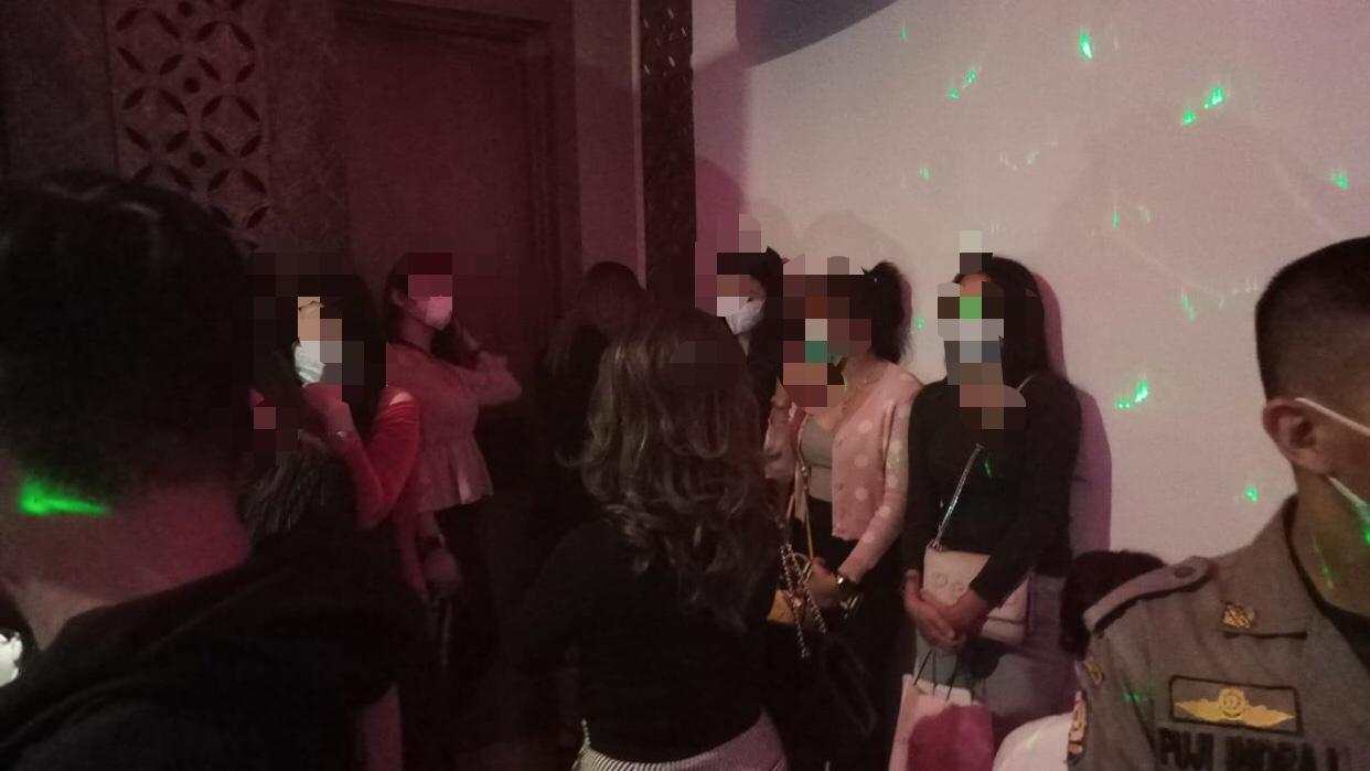 Tim Gabungan Pemko Medan Tertibkan Tempat Hiburan Malam Yang Melanggar PPKM Mikro