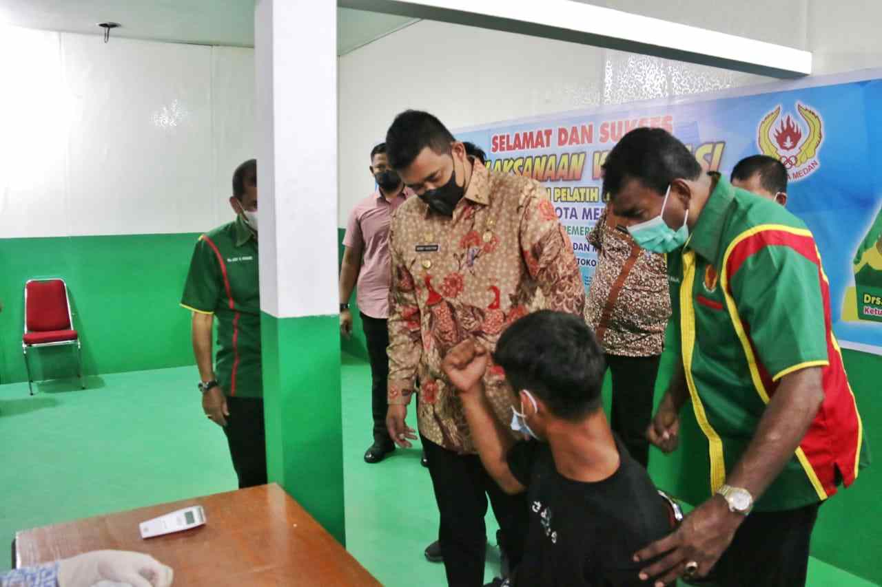 Walikota Medan Tinjau Pelaksanaan Vaksinasi Covid-19 Bagi Pelatih dan Atlet Kota Medan