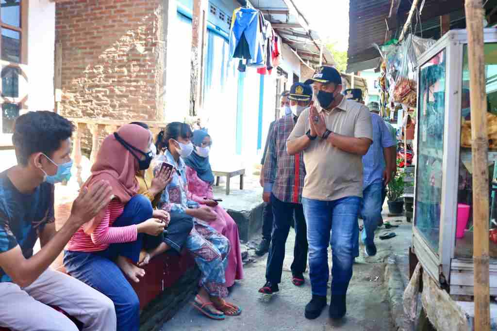 Pemko Serahkan Bantuan Sosial pada Keluarga Terdampak Pandemi di Kelurahan Sunggal