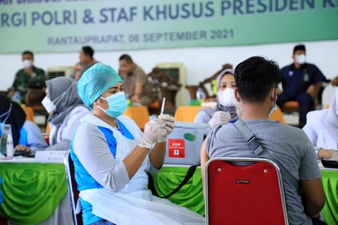 Masyarakat Labuhanbatu Jalani Vaksinasi Massal