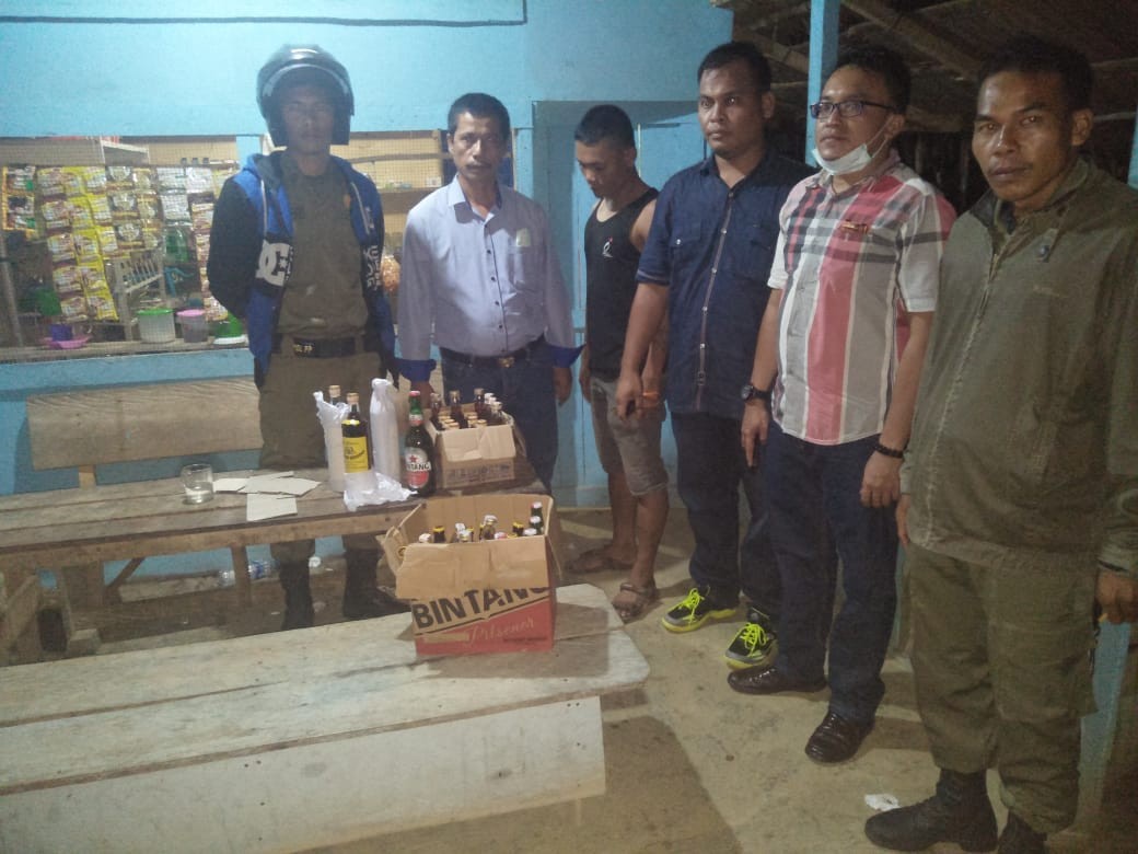 Penertiban Warung Remang-remang di Manduamas, Puluhan Miras Disita