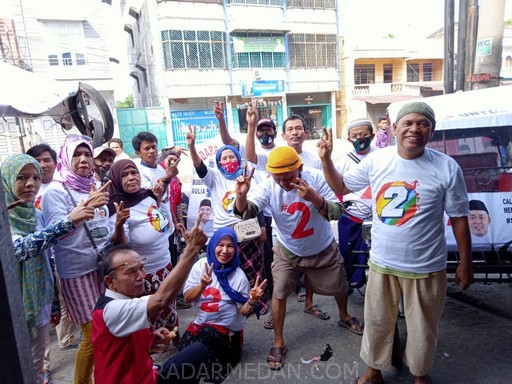 Yakinkan Masyarakat Pilih Bobby, Srikandi Bara JP Bagikan APK di Medan
