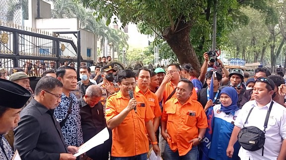 aksiburuh.jpg