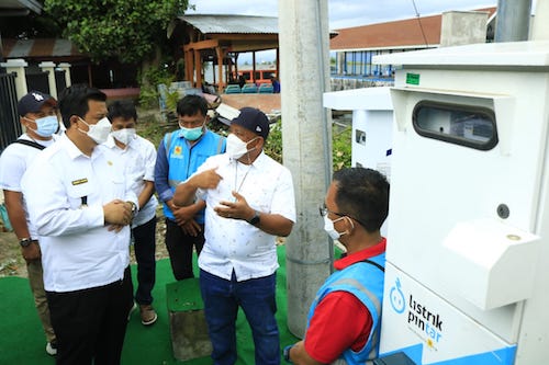 Bupati Samosir dan GM PLN UIW Resmikan Anjungan Listrik Mandiri (ALMA) di Pelabuhan Simanindo