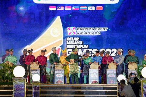 Tampil Meriah dan Megah, Wali Kota Medan Buka Gemes 2026 Lewat Petikan Gambus Melayu