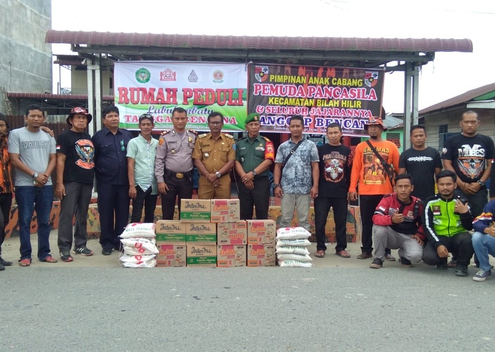 Muspika Bilah Hilir Berikan Bantuan bagi Korban Bencana di Hatapang Labura