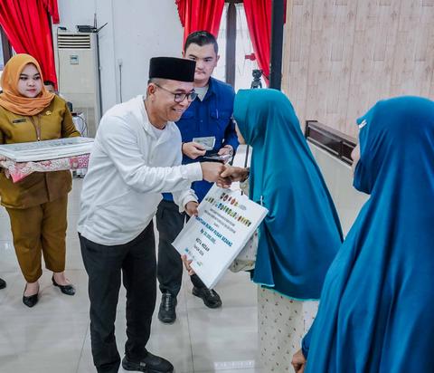 Zakiyuddin Harahap Salurkan Bantuan Perbaikan Rumah Korban Siklon Senyar