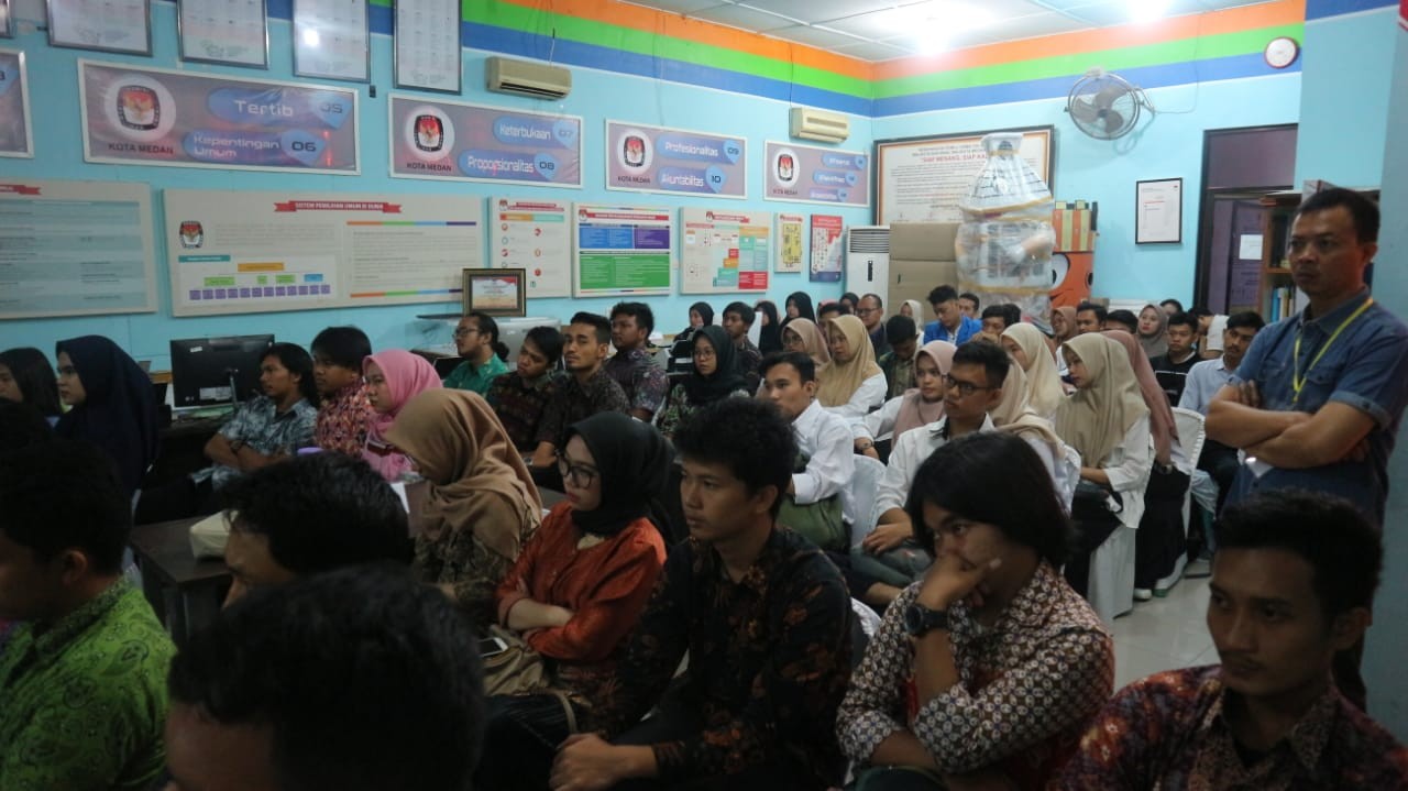 Puluhan Mahasiswa USU, UMSU, Potensi Utama Ikuti Bimtek Simulasi Syarat Perseorangan di KPU Medan