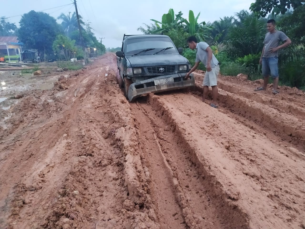 Berlumpur, Proyek Miliaran Rupiah di Sidomulyo Dikeluhkan Warga