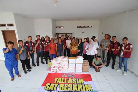 Turun ke Pematang Guntung, Satreskrim Polres Sergai Berbagi Sembako dengan Penghuni Panti ODGJ