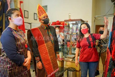 Kebijakan Bobby Nasution Wajibkan ASN Pakai Pakaian Adat Jadi Angin Segar Bagi Pelaku UMKM