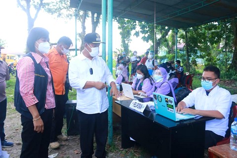Tinjau Pelaksanaan Vaksinasi, Bupati Simalungun Beri Semangat Kepada Nakes