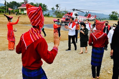 Bupati Karo Sambut Kedatan Presiden Jokowi di Lau Baleng