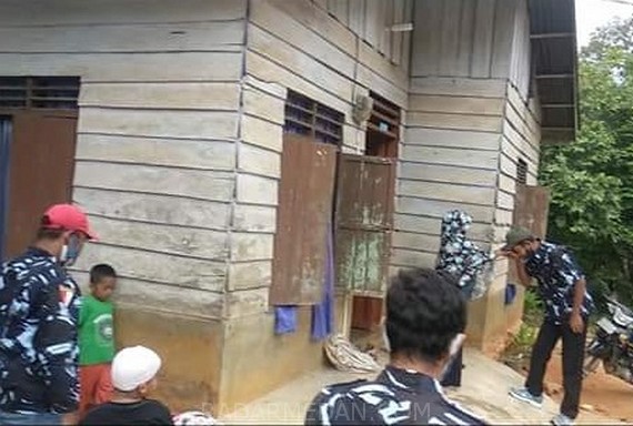 AMPI Labuhanbatu Bagikan Sembako Kepada Warga Kurang Mampu