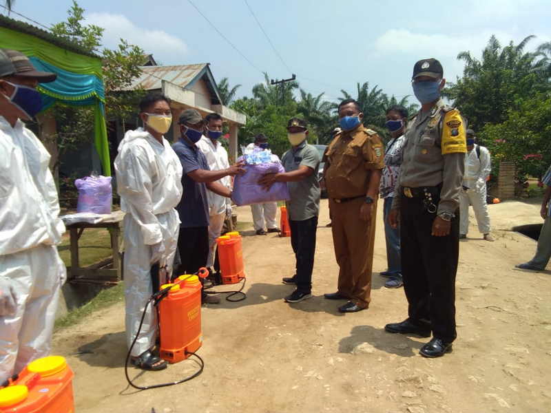 Cegah Covid-19 Kades Sidomulyo Bagikan 3000 Masker Kepada Warganya