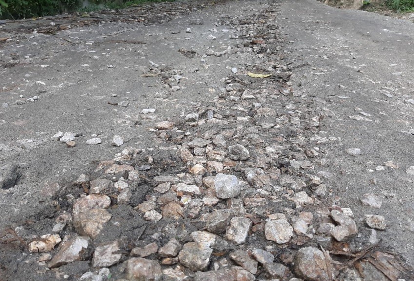 Baru Berusia Hitungan Bulan Proyek Pemeliharaan Jalan Batangari- Ponjian di Dairi Sudah Hancur