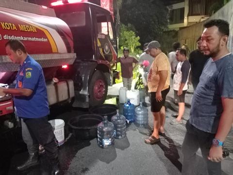 Wali Kota Medan Kerahkan Armada Damkarmat Untuk Penuhi Kebutuhan Air Bersih Warga