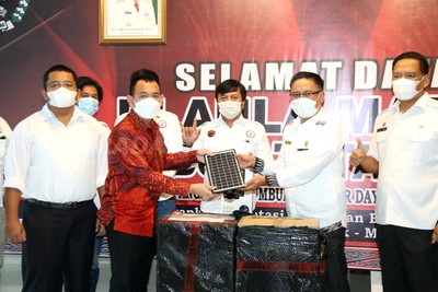 Pemkab Taput Terima Bantuan Lampu Solar Cell dari DPD Taruna Merah Putih untuk Dusun Pungga
