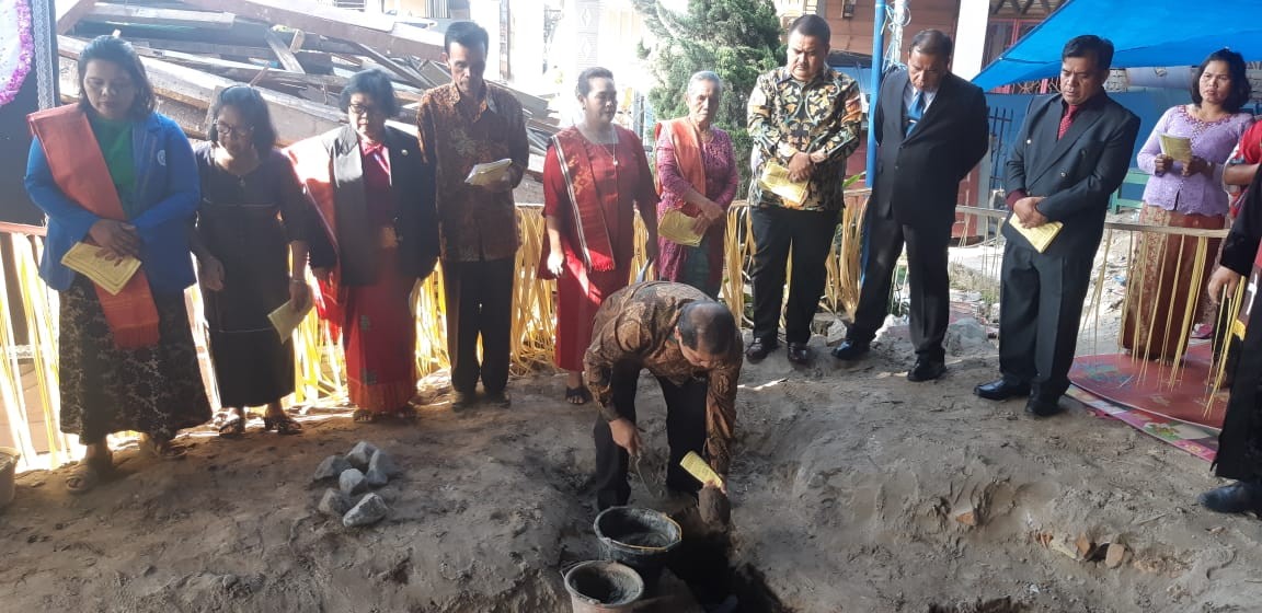 Bupati Karo Letak Batu Pertama Pembangunan Gereja GBKP Tigapanah