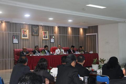 Bupati Taput Pimpin Rapat Evaluasi Kinerja dengan Pimpinan OPD dan Seluruh Camat