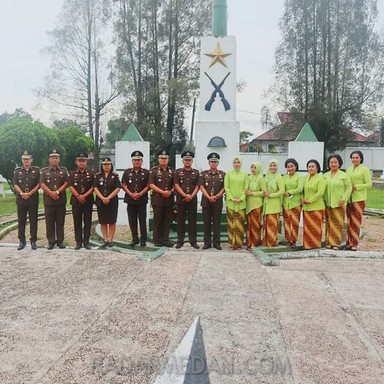 HBA ke-60, Kejari Karo Ziarah ke Taman Makam Pahlawan
