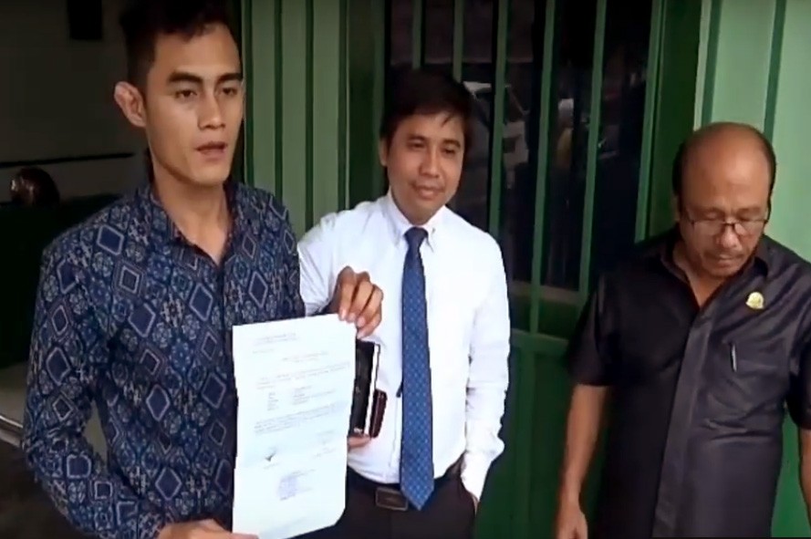 Adik Serda Iman Berkat Gea melapor di Kantor Subdenpom Nias