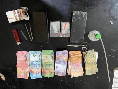 Sempat Melawan Pakai Gunting, Pengedar Sabu Diringkus Polisi di Kebun Sawit Raya Kahean