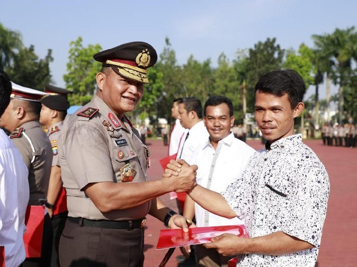 2 Warga Kutalimbaru Penemu Mobil HakimJamaluddin Dapat Penghargaan dari Kapoldasu