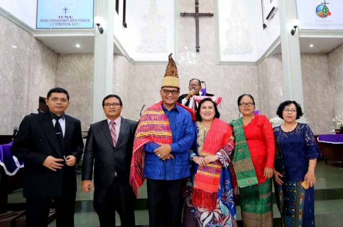 Safari Minggu Kasih, Kapolda Ibadah Bersama Masyarakat di GKPS Menteng II