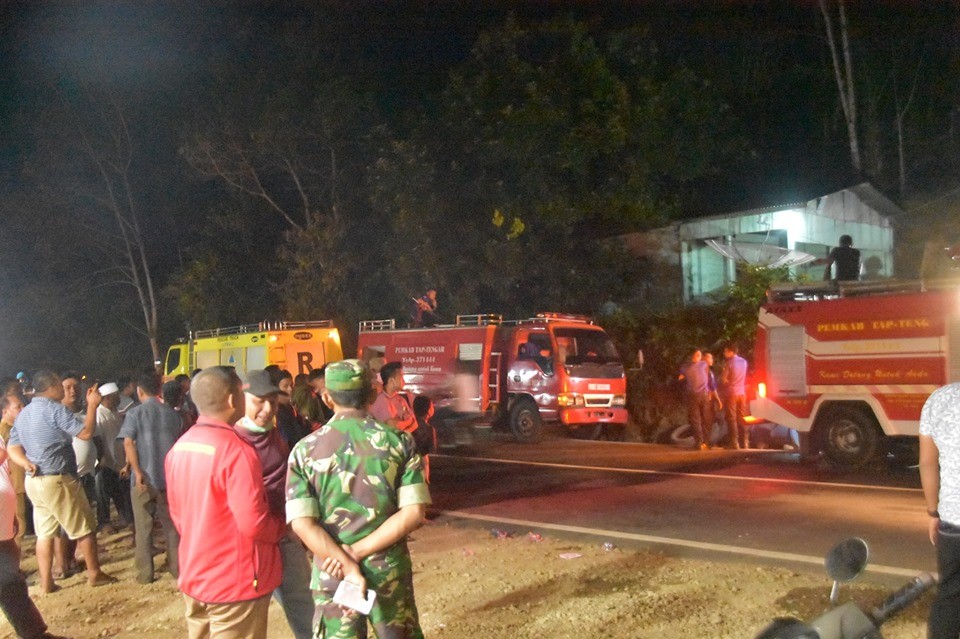 Bupati Tapteng : Padamkan Sampai Tuntas Dan Masyarakat Jangan Bakar Lahan