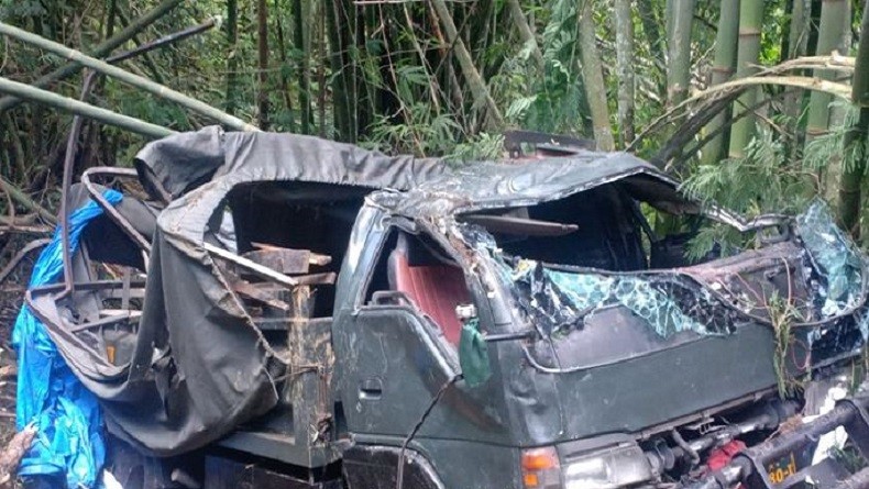 Mobil Rombongan Prajurit TNI Masuk Jurang di Desa Cingkes Simalungun, 11 Luka-Luka