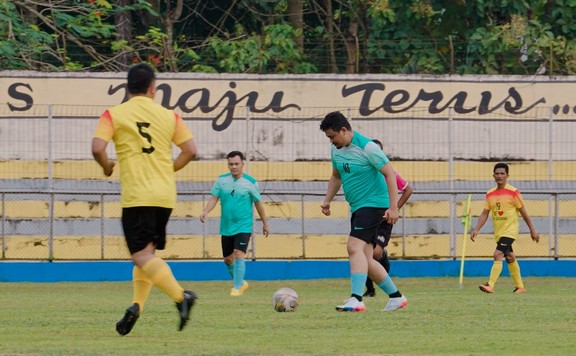 Laga Persahabatan Akhirnya Seri, Bobby Nasution Cetak Satu Gol Lawan Pemkab Deliserdang