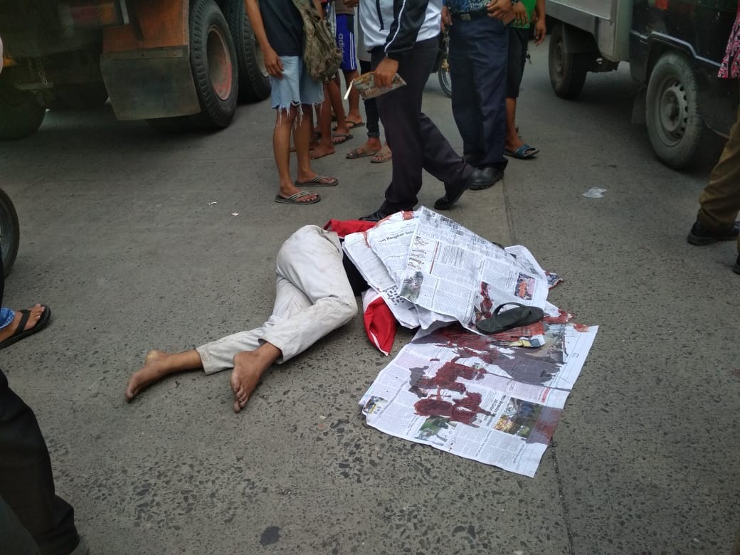 Pengedara Sepeda Motor Ditabrak Truk Tewas Ditempat