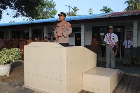 Kapolres Langkat Pimpin Upacara di SMAN 1 Stabat: Disiplin, Anti Narkoba dan Bijak Bermedsos