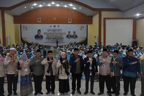 Wabup Deli Serdang Lom Lom Suwondo Sambut Kepulangan Jemaah Haji Kloter 15